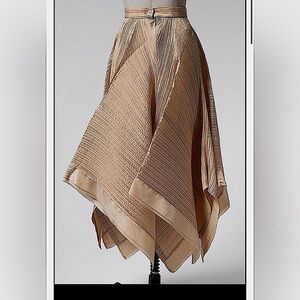 Vintage pre-loved Issey Miyake, Retails $1k, size 2 gray skirt 🩶 these are rare